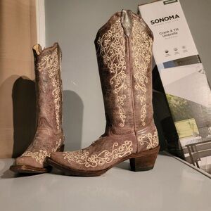 Brown Cowboy Boots with Cream Embroidery